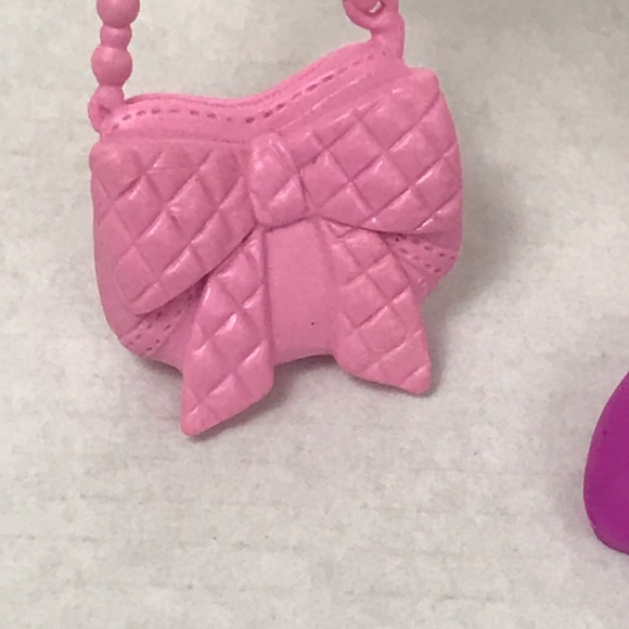 Barbie accessories 4 piece - Picture 5 of 7